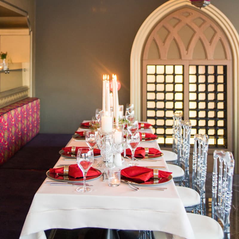 Tarihi yarımadada bulunan Yaşmak Sultan Hotel teras restoranı Olive Anatolian’da, Galata Kulesi, İstanbul Boğazı ve Topkapı Sarayı manzarası eşliğinde düğün, nişan ve kutlama organizasyonlarına ev sahipliği yapıyor.