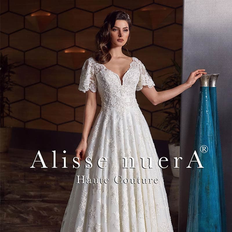 Marka olma yolculuğuna 1981 yılında çıkan, Alisse nuerA Haute Couture gelin adaylarının hayallerindeki gelinliği, profesyonel tasarım ekibi ile birlikte, vücut tiplerine uygun olarak, kaliteli kumaşlarla ve özenli işçilikle hazırlamaktadır.