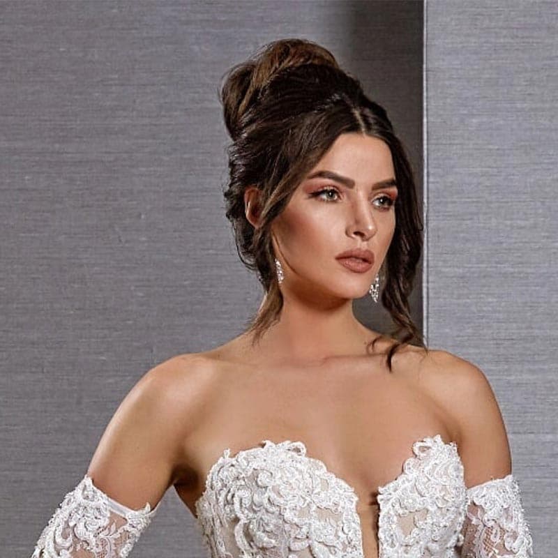 Salon Numan, gelin saçı ve makyajı konusunda oldukça başarılı bir kuafördür.