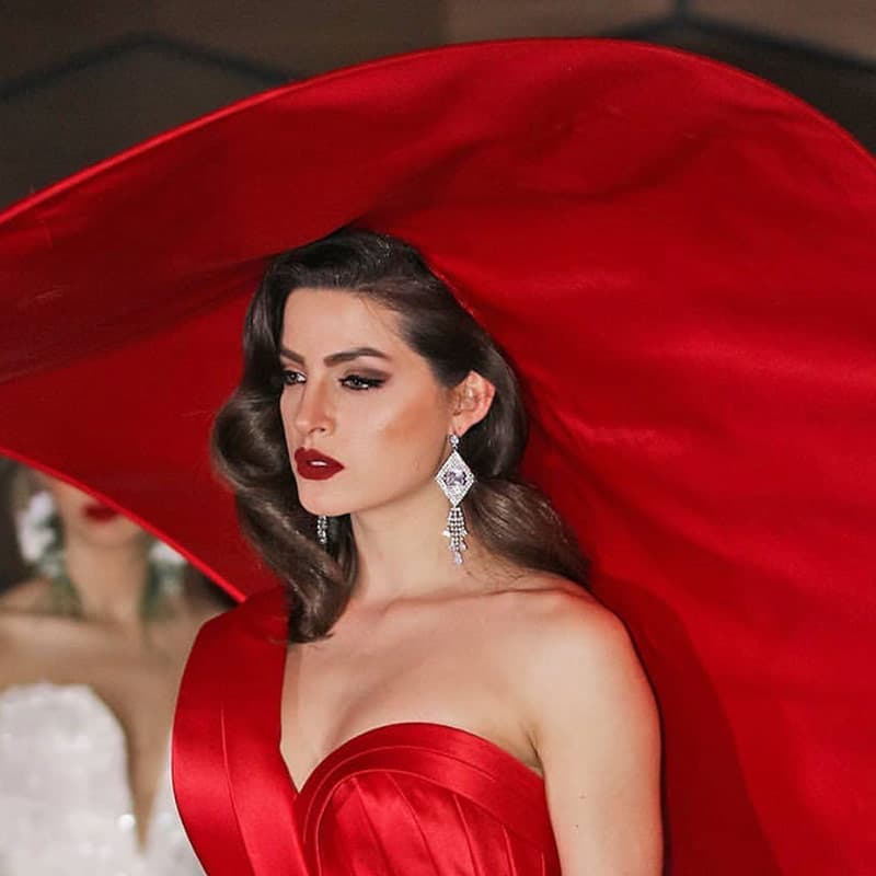 Salon Numan, gelin saçı ve makyajı konusunda oldukça başarılı bir kuafördür.