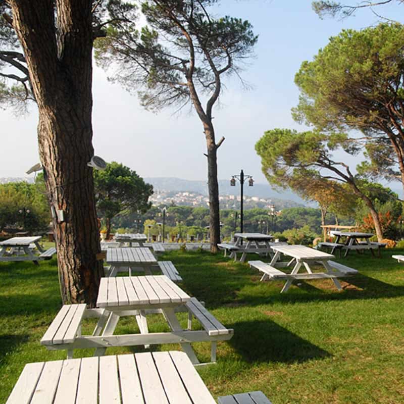 Secret Garden İstanbul Yeniköy’de yeşillikler içinde açık ve kapalı alanı bulunan ve birçok organizasyona ev sahipliği yapan, müşteri memnuniyeti odaklı bir mekan olarak hizmet vermektedir.
