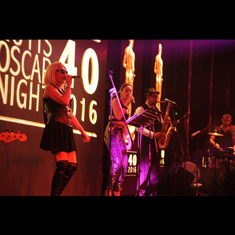 DK müzik & sahne hizmetleri, orkestra, sanatçı, dj, ses, ışık, show grupları, sahne, podyum ve led ekran uygulamaları hizmetlerini vermektedir.