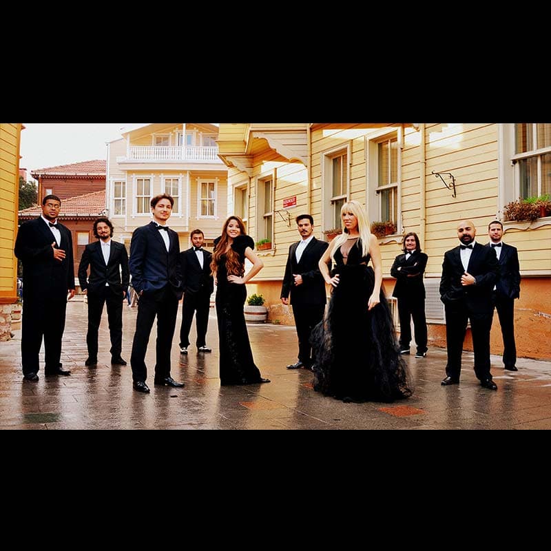 DK müzik & sahne hizmetleri, orkestra, sanatçı, dj, ses, ışık, show grupları, sahne, podyum ve led ekran uygulamaları hizmetlerini vermektedir.