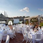Eski İstanbul düğünlerinin o görkemli ve aynı zamanda da huzur veren yanını çağdaş yorumlarla bir araya getiren Armada Hotel, enfes manzarası ile her mevsim düğün, nişan, kına ve nikah törenlerinize ev sahipliği yapıyor.